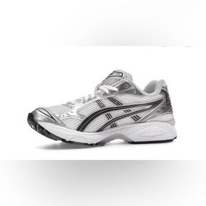 ASICS GEL-Kayano 14 Casual Shoes

Athletic Running Shoe in White and Silver